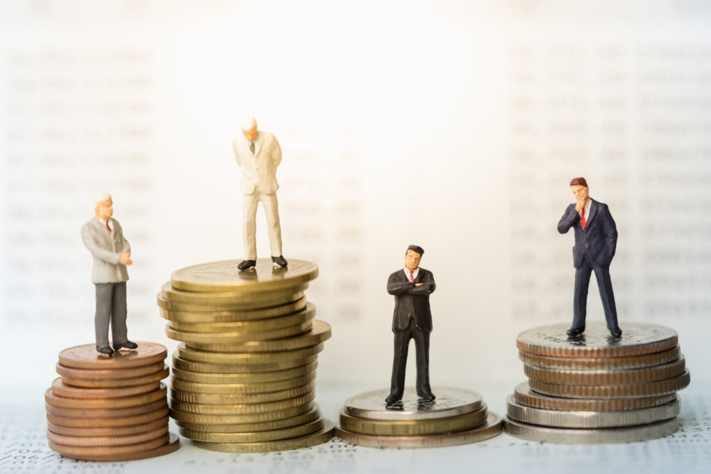 Money,,Financial,,Business,Growth,Concept,,Miniature,Figures,Businessmen,Stand,On